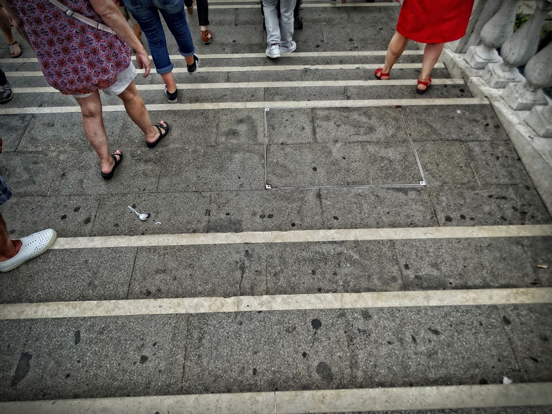 Menschen auf einer Treppe